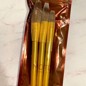 MOTD Cosmetics brushes